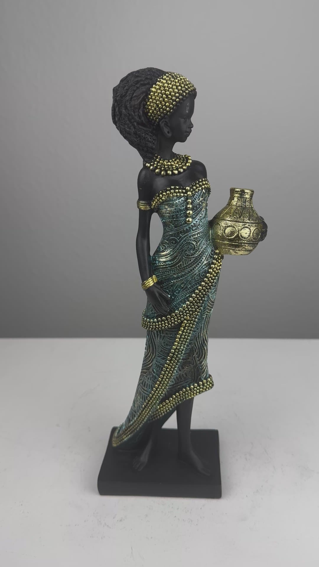 Estatua de Mujer Africana – Portadora de Agua