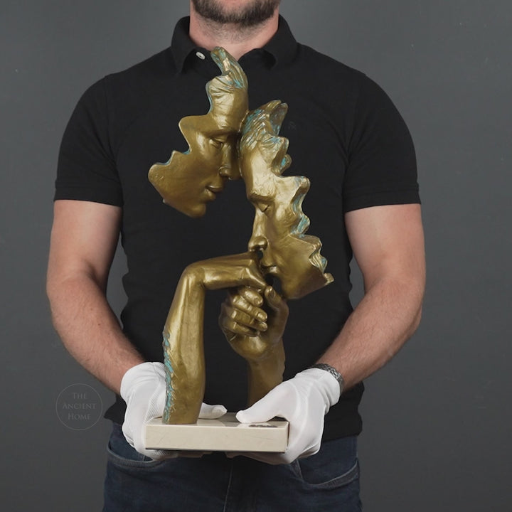 Escultura Amantes "Caress" de Anglada sobre Base de Mármol