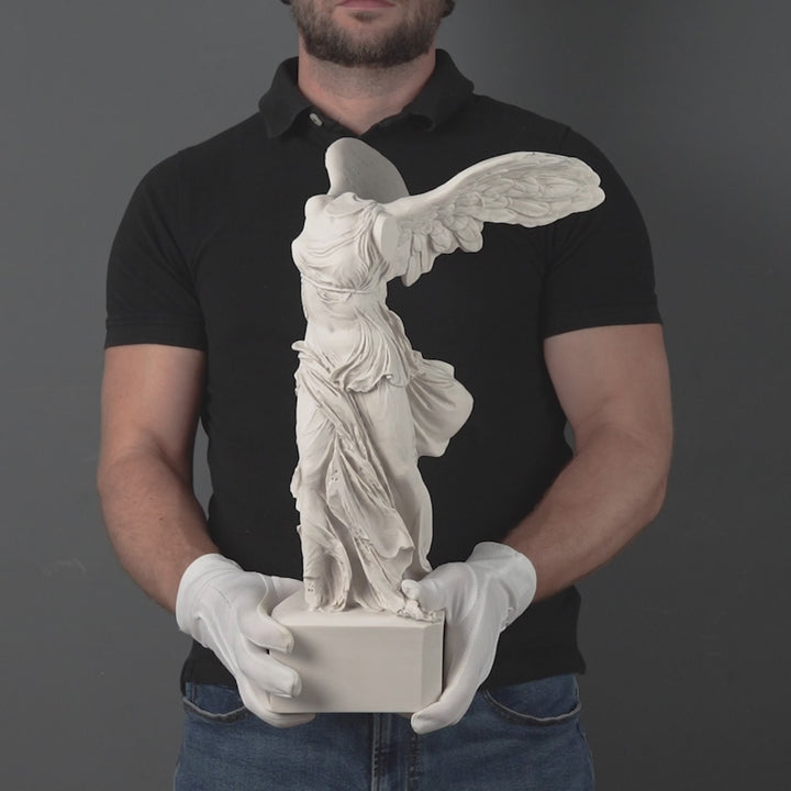 Estatua de la Victoria alada (escultura grande de la diosa de la victoria)